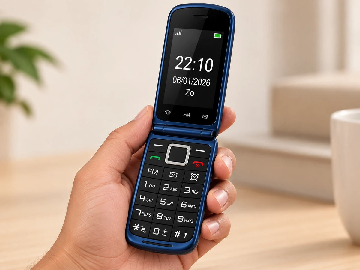 De opengeklapte SyncGear Flip GSM in een hand